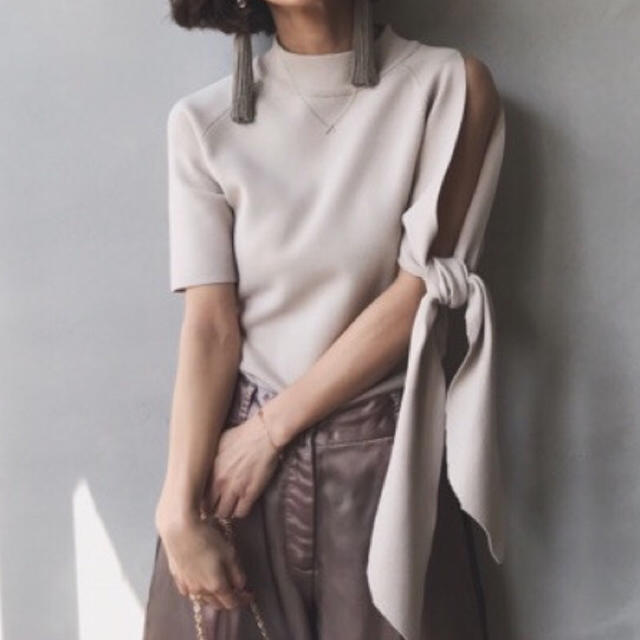 AMERI (アメリ)  ASYMMETRY KNOT SLEEVE KNIT