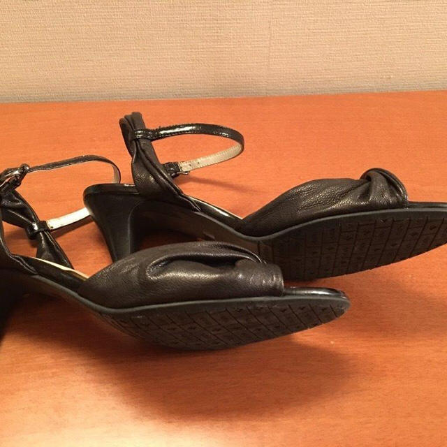 INDIVI(インディヴィ)のインディヴィ  INDIVI   サンダル  黒 レディースの靴/シューズ(サンダル)の商品写真