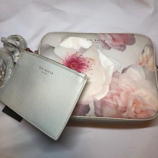 テッドベイカー(TED BAKER)の新品★テッドベーカー★ショルダーバッグ☆花柄  (ショルダーバッグ)