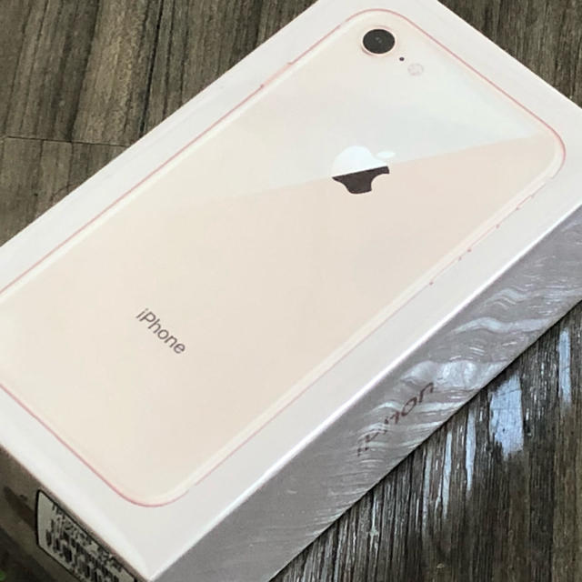 Apple(アップル)のiPhone8 ゴールド 64GB SIMフリー スマホ/家電/カメラのスマートフォン/携帯電話(スマートフォン本体)の商品写真