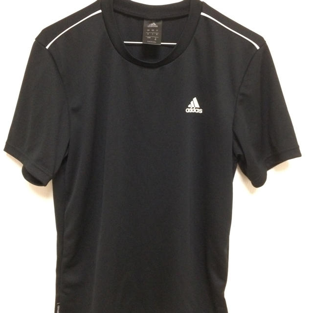 adidas(アディダス)のアディダスTシャツ スポーツ/アウトドアのトレーニング/エクササイズ(ウォーキング)の商品写真