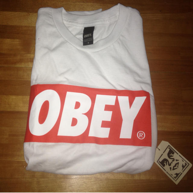 OBEY  ロゴTシャツ