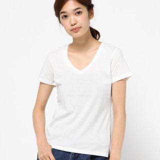 アズールバイマウジー(AZUL by moussy)の新品タグ付き！AZUL basic Vネック白Tシャツ(Tシャツ(半袖/袖なし))