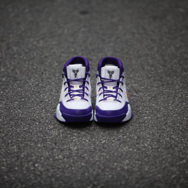 NIKE(ナイキ)の28.5cm【送料込】NIKE ZOOM KOBE 1 PROTRO  メンズの靴/シューズ(スニーカー)の商品写真