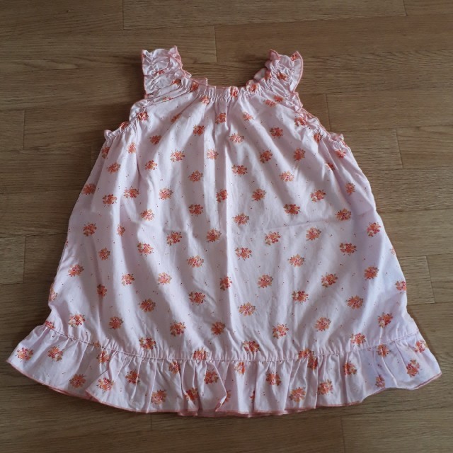 UNIQLO(ユニクロ)の花柄タンクトップ140ピンク キッズ/ベビー/マタニティのキッズ服女の子用(90cm~)(Tシャツ/カットソー)の商品写真