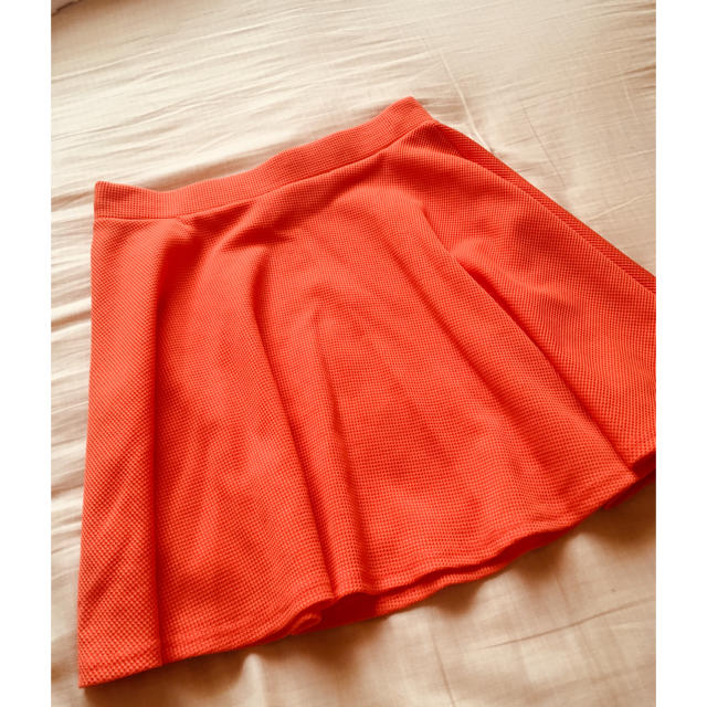 GU(ジーユー)のローラ着用! GUオレンジミニスカート レディースのスカート(ミニスカート)の商品写真
