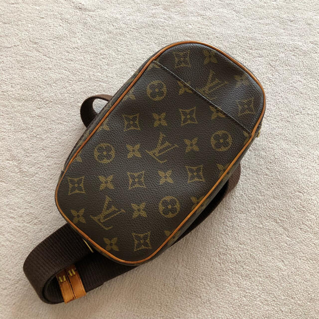 LOUIS VUITTON(ルイヴィトン)のLOUIS VUITTON ポシェットガンジュ レディースのバッグ(ボディバッグ/ウエストポーチ)の商品写真