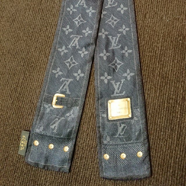 LOUIS VUITTON(ルイヴィトン)の美品　ルイヴィトン　スカーフ レディースのファッション小物(バンダナ/スカーフ)の商品写真