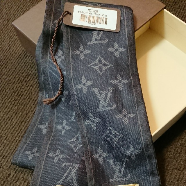 LOUIS VUITTON(ルイヴィトン)の美品　ルイヴィトン　スカーフ レディースのファッション小物(バンダナ/スカーフ)の商品写真