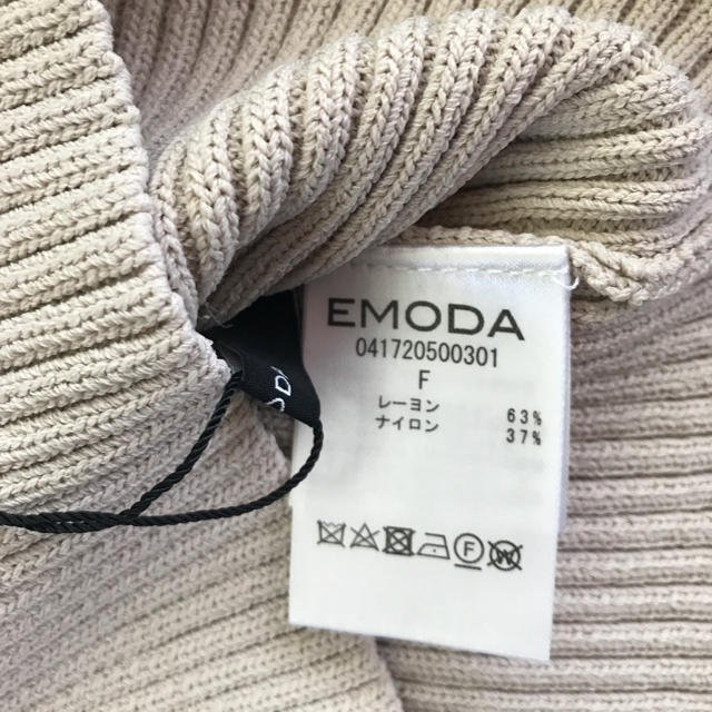 EMODA(エモダ)のEMODA  リブタイトベアトップ レディースのトップス(ベアトップ/チューブトップ)の商品写真
