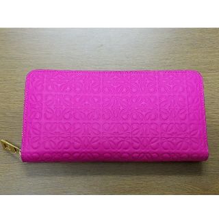 ロエベ(LOEWE)のぴぴ様専用 LOEWE ロエベ エンボス レザー ジップ 長財布 PINK(財布)