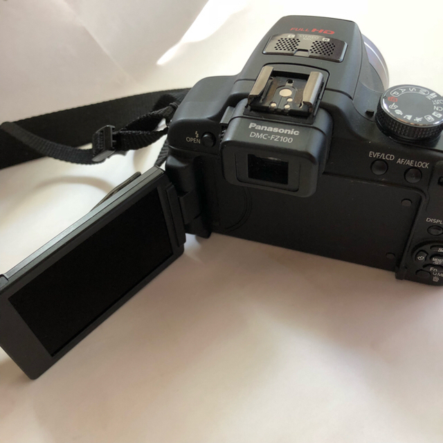 Panasonic(パナソニック)のルミックス デジタルカメラ FZ100 スマホ/家電/カメラのカメラ(コンパクトデジタルカメラ)の商品写真