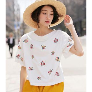 ローリーズファーム(LOWRYS FARM)の新品タグ付き＊花柄刺繍オフショルT(Tシャツ(半袖/袖なし))