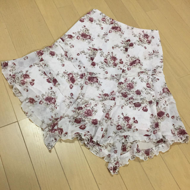 L'EST ROSE(レストローズ)の花柄ふんわりスカート レディースのスカート(ひざ丈スカート)の商品写真