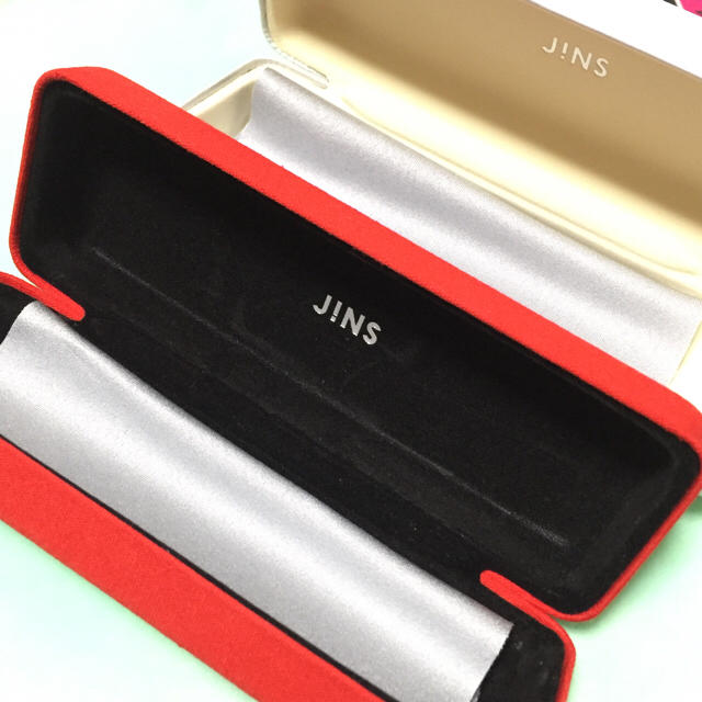 JINS(ジンズ)の値下げ！JINS メガネケース ジンズ 赤 シルバー 2個セット レディースのファッション小物(サングラス/メガネ)の商品写真