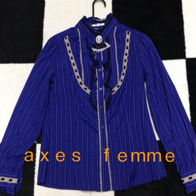 axes femme(アクシーズファム)のカメオ付きブラウス♫最終値下げ♩ レディースのトップス(シャツ/ブラウス(長袖/七分))の商品写真