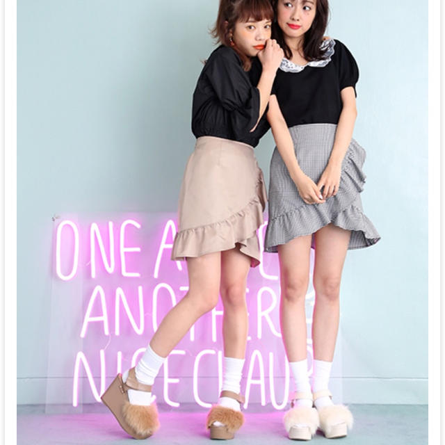 one after another NICE CLAUP(ワンアフターアナザーナイスクラップ)のラッフルミニスカート レディースのスカート(ミニスカート)の商品写真
