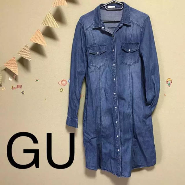 GU(ジーユー)のGU デニムワンピース レディースのワンピース(ひざ丈ワンピース)の商品写真