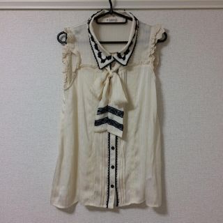 アクシーズファム(axes femme)のアクシーズファム🌹ノースリーブフリルブラウス(シャツ/ブラウス(半袖/袖なし))