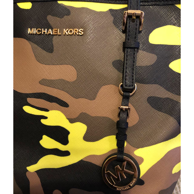 Michael Kors(マイケルコース)のお値下げ マイケルコース 迷彩トート  レディースのバッグ(トートバッグ)の商品写真