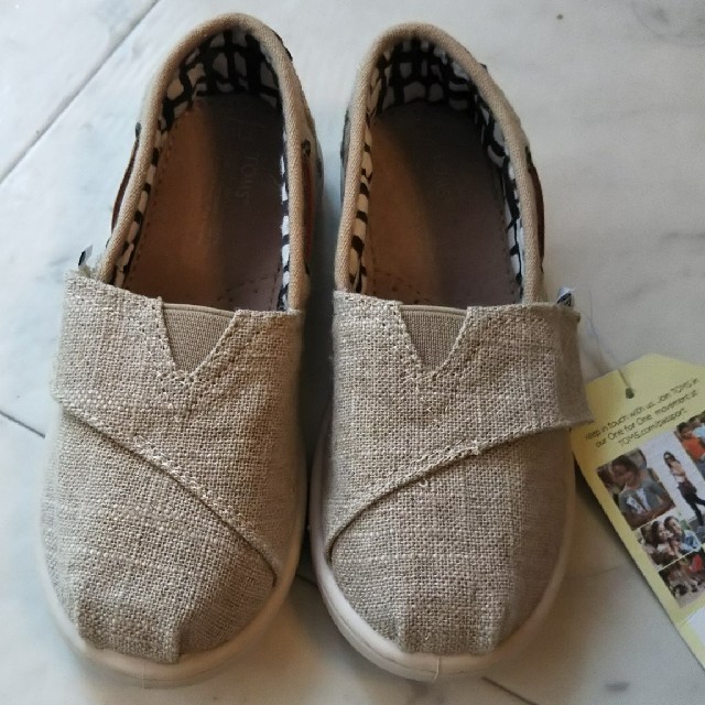 TOMS(トムズ)の新品 TOMS キッズシューズ キッズ/ベビー/マタニティのキッズ靴/シューズ(15cm~)(スニーカー)の商品写真