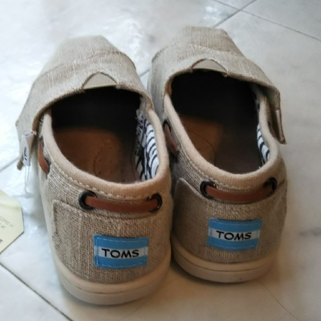 TOMS(トムズ)の新品 TOMS キッズシューズ キッズ/ベビー/マタニティのキッズ靴/シューズ(15cm~)(スニーカー)の商品写真