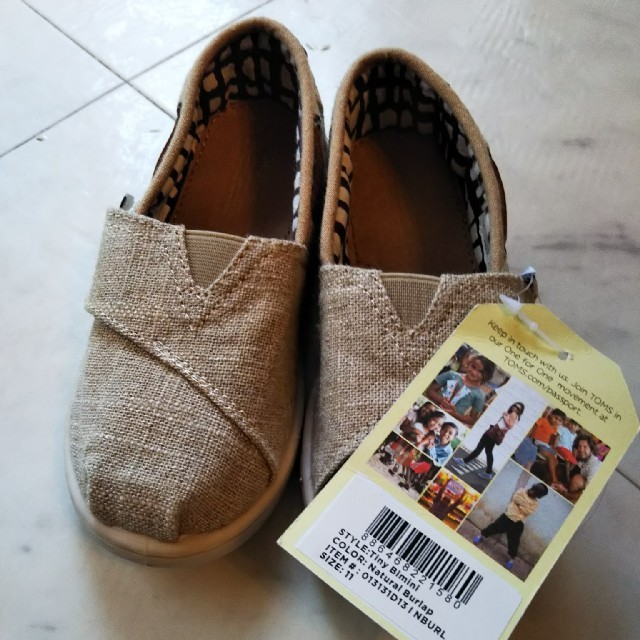 TOMS(トムズ)の新品 TOMS キッズシューズ キッズ/ベビー/マタニティのキッズ靴/シューズ(15cm~)(スニーカー)の商品写真