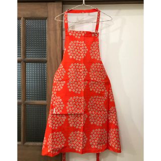 マリメッコ(marimekko)のmarimekko puketti プケッティ エプロン 限定色(収納/キッチン雑貨)