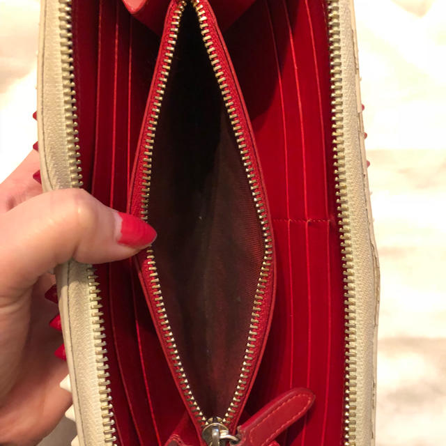 Christian Louboutin(クリスチャンルブタン)のルブタン 財布 本物 ホワイトデー限定 レディースのファッション小物(財布)の商品写真