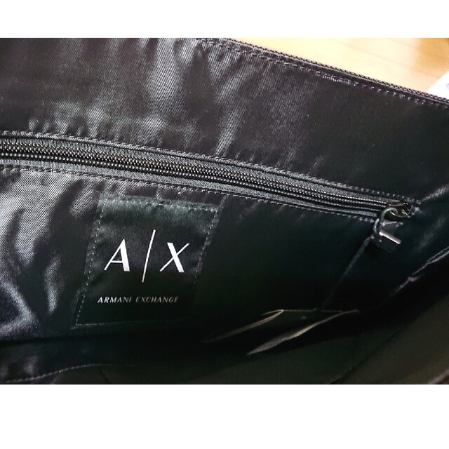 ARMANI EXCHANGE(アルマーニエクスチェンジ)のアルマーニエクスチェンジ メッセンジャー 黒 ショルダーバッグ ARMANI メンズのバッグ(メッセンジャーバッグ)の商品写真