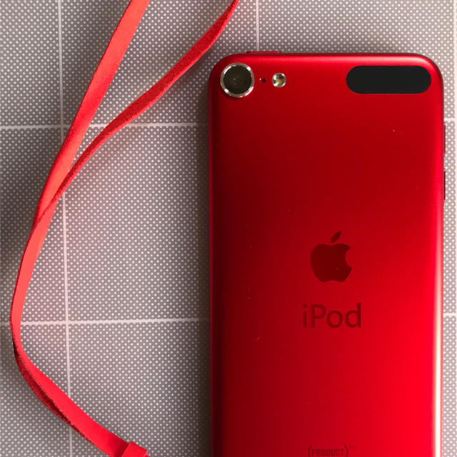 Apple(アップル)のiPod Touch 第5世代 PRODUCT(RED) 64GB スマホ/家電/カメラのオーディオ機器(ポータブルプレーヤー)の商品写真