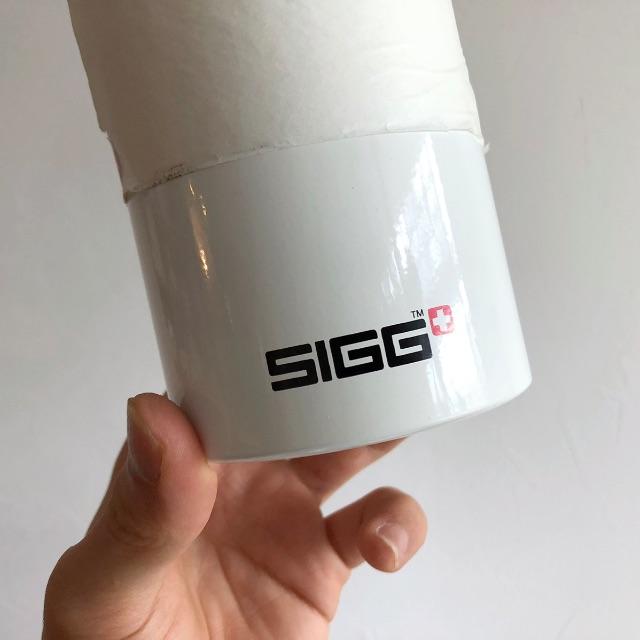 SIGG(シグ)のSIGGボトル トラベラー1.0Lホワイト・未使用品 スポーツ/アウトドアのアウトドア(食器)の商品写真