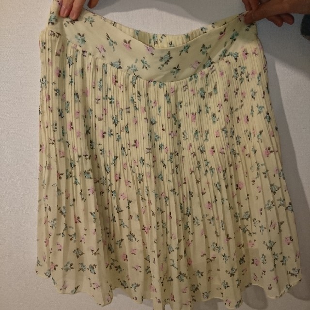【オルフ様専用】膝上丈花柄シフォンプリーツスカート レディースのスカート(ひざ丈スカート)の商品写真