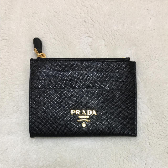 PRADAのカードコインケース gajahmadafm.co.id