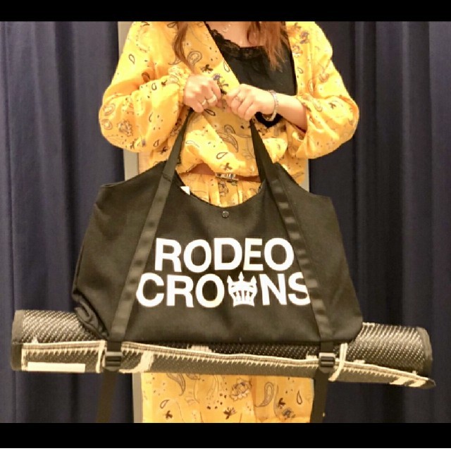 RODEO CROWNS WIDE BOWL(ロデオクラウンズワイドボウル)の展示品につき処分価格 RCWB最新ノベルティ ゴザとトートバッグのセット送料込み レディースのバッグ(トートバッグ)の商品写真