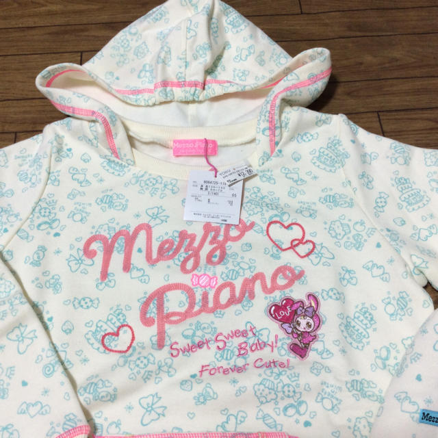 mezzo piano(メゾピアノ)の新品メゾピアノ140パーカー送料込み キッズ/ベビー/マタニティのキッズ服女の子用(90cm~)(ジャケット/上着)の商品写真