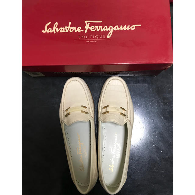 Salvatore Ferragamo(サルヴァトーレフェラガモ)の SalvatoreFerragamo レディースローファー レディースの靴/シューズ(ローファー/革靴)の商品写真
