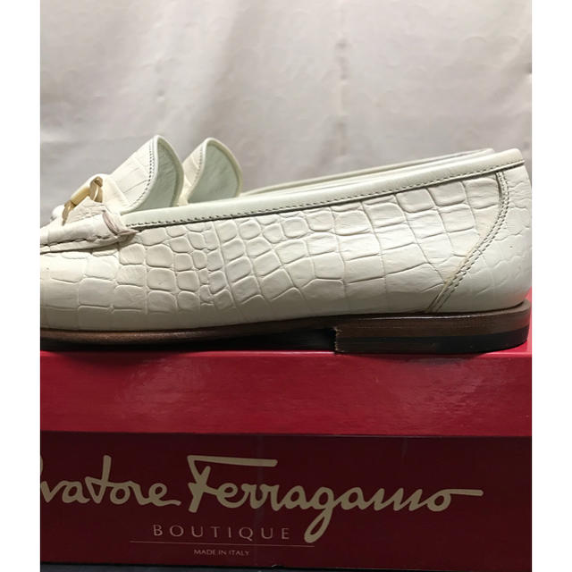 Salvatore Ferragamo(サルヴァトーレフェラガモ)の SalvatoreFerragamo レディースローファー レディースの靴/シューズ(ローファー/革靴)の商品写真