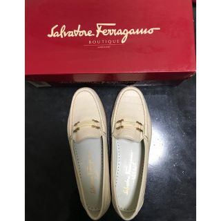 サルヴァトーレフェラガモ(Salvatore Ferragamo)の SalvatoreFerragamo レディースローファー(ローファー/革靴)