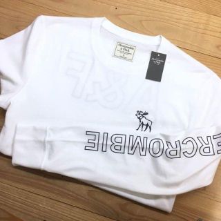 アバクロンビーアンドフィッチ(Abercrombie&Fitch)の新品【メンズS】★アバクロ★左袖ロゴ＆バックプリント長袖Ｔシャツ/白(Tシャツ/カットソー(七分/長袖))