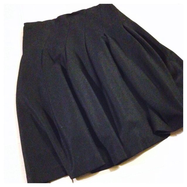 TOMORROWLAND(トゥモローランド)のトゥモローランド ブラックスカート レディースのスカート(ひざ丈スカート)の商品写真