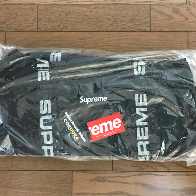 Supreme(シュプリーム)のSupreme Daffle Bag 黒 ダッフルバッグ 18ss 新品 送料込 メンズのバッグ(ボストンバッグ)の商品写真