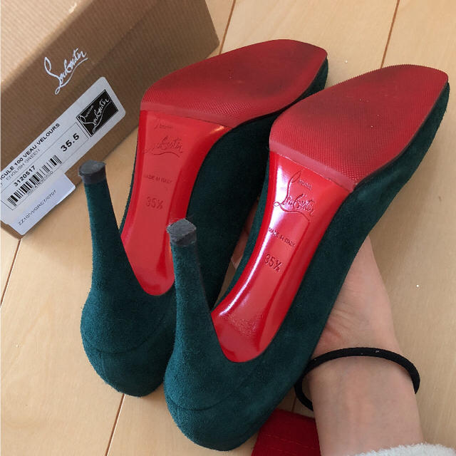 Christian Louboutin(クリスチャンルブタン)の美品❤️ ルブタン スエードパンプス 35.5 レディースの靴/シューズ(ハイヒール/パンプス)の商品写真