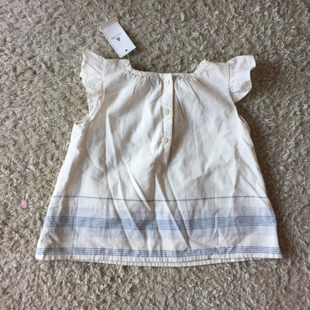 babyGAP(ベビーギャップ)のベビーギャップ 肩フリルトップス 80 新品 キッズ/ベビー/マタニティのベビー服(~85cm)(シャツ/カットソー)の商品写真