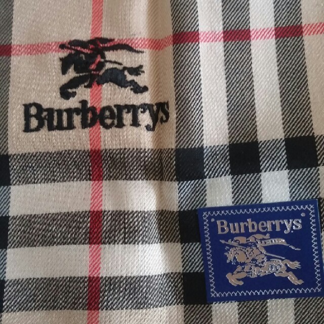 BURBERRY(バーバリー)のBURBERRY　バーバリー　新品　箱入り　ハンカチ メンズのファッション小物(ハンカチ/ポケットチーフ)の商品写真