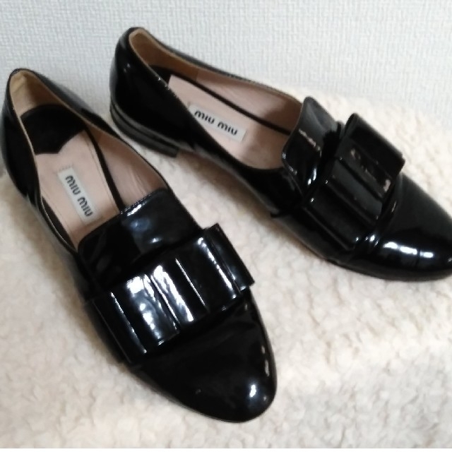 miumiuエナメルローファー miumiuエナメルローファー