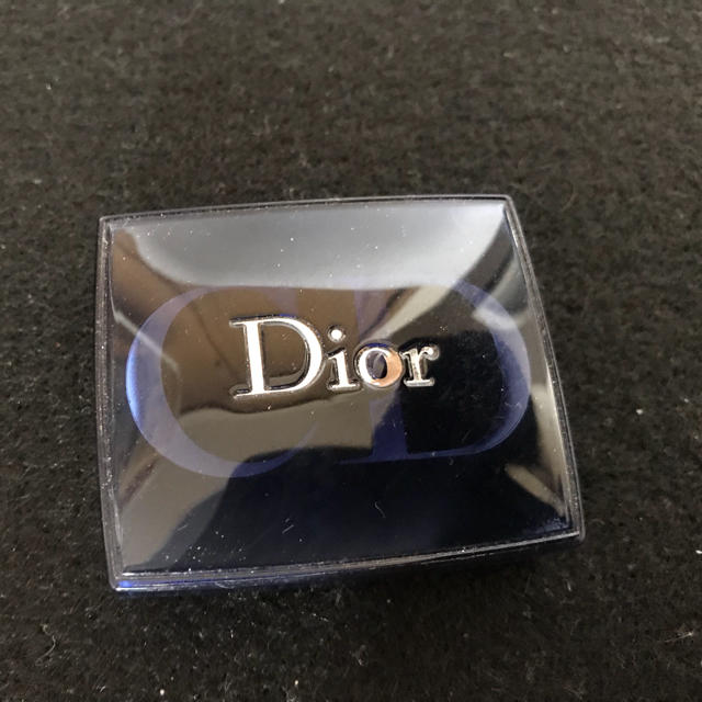 Christian Dior(クリスチャンディオール)のクリスチャンディオール アイシャドウ¥500→¥400 コスメ/美容のベースメイク/化粧品(アイシャドウ)の商品写真