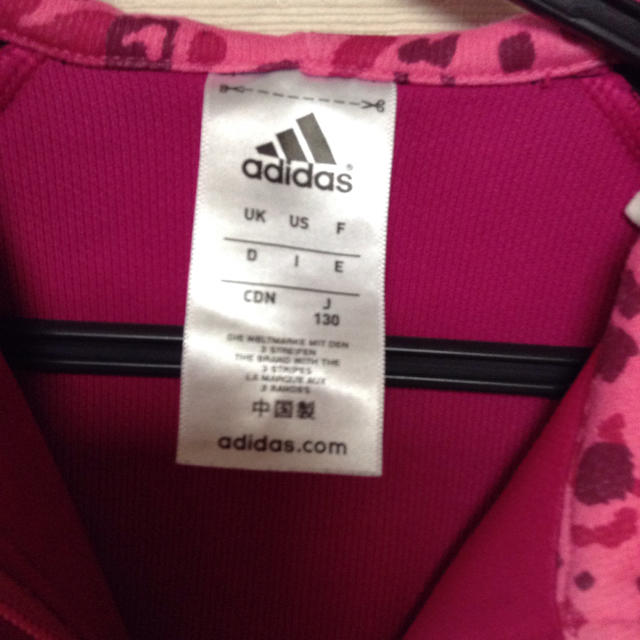 adidas(アディダス)のadidas130 ジャージ上 ピンク キッズ/ベビー/マタニティのキッズ服女の子用(90cm~)(ジャケット/上着)の商品写真