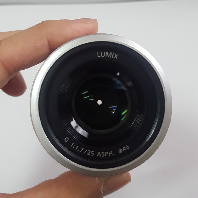 Panasonic(パナソニック)の値下げしました　パナソニック　カメラ　レンズ Lumix G 25mm f1.7 スマホ/家電/カメラのカメラ(レンズ(単焦点))の商品写真