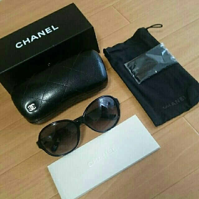 CHANEL(シャネル)のシャネル サングラス パール 値下げ レディースのファッション小物(サングラス/メガネ)の商品写真